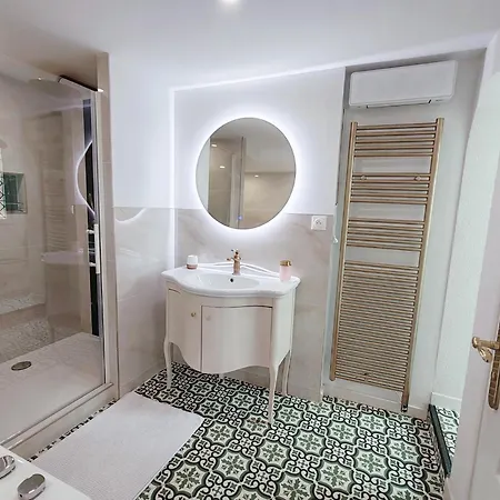 Apartamento Bulle D'antan En Coeur De - Monument Classe Historique - Grand Jaccuzi *