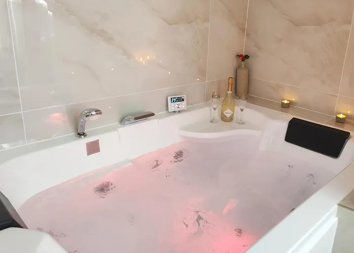 Bulle D'antan En Coeur De - Monument Classe Historique - Grand Jaccuzi *